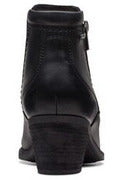 Clarks Boots Neva Zip in Black Leather