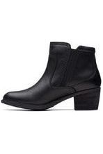Clarks Boots Neva Zip in Black Leather
