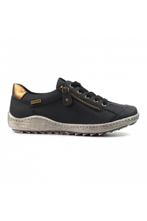 Lunar Sloan waterproof trainer in Black DLB082