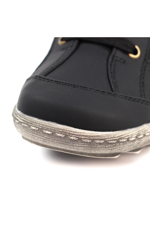 Lunar Sloan waterproof trainer in Black DLB082