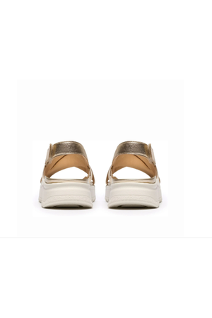 Clarks DashLite Wish in Gold leather