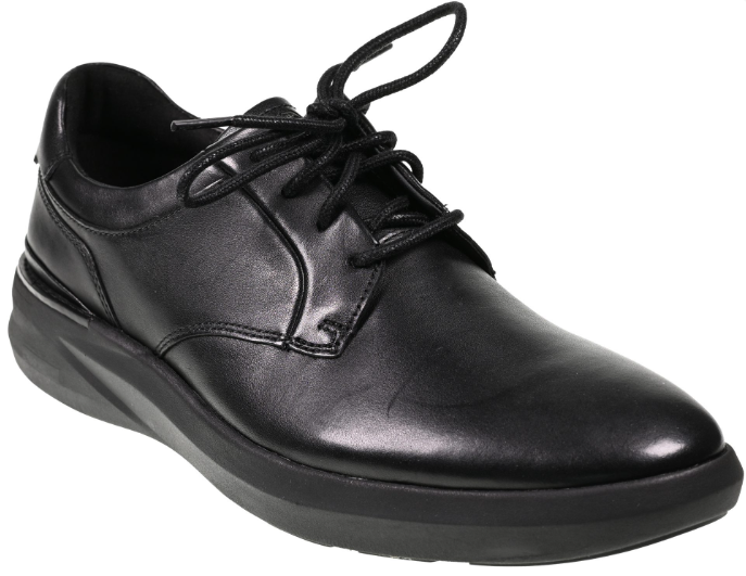 Clarks Code H Plain in Black smooth leather