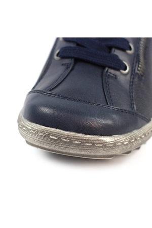 Lunar Sloan waterproof trainer in Navy DLB082